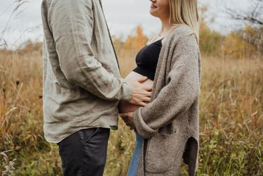 rustic meadow maternity photo