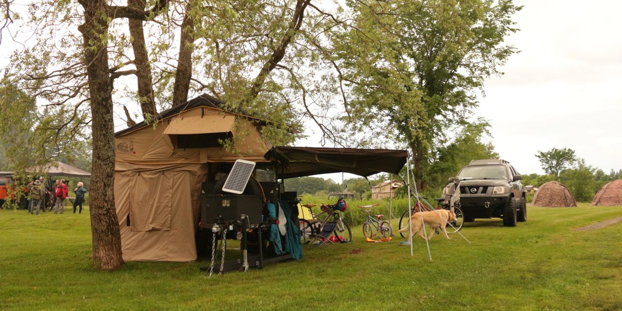 Sundog roof top Tent with an 270 Awning