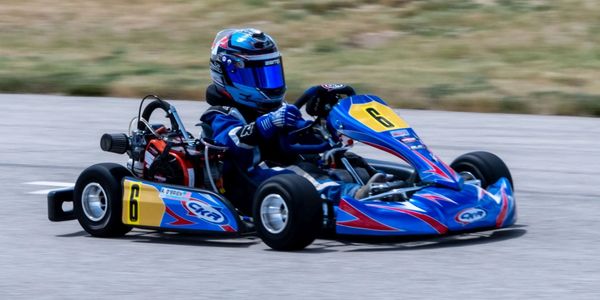 CKR Drivers and kids racing in 206 Briggs karts at Snake River Karters