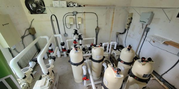 Industrial water filtration system with pipes and control valves.