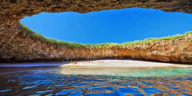 Panoramica de Islas Marietas Playa escondida, tambien conocida como Playa del Amor