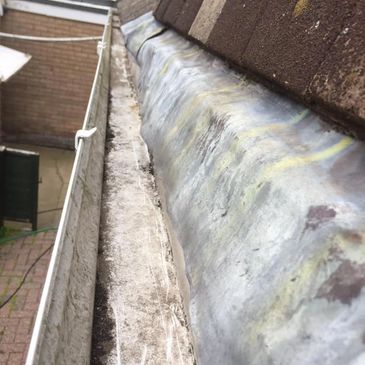 gutter cleared in hull today fantastic results! #hull #gutter #blockedgutter #freequotes