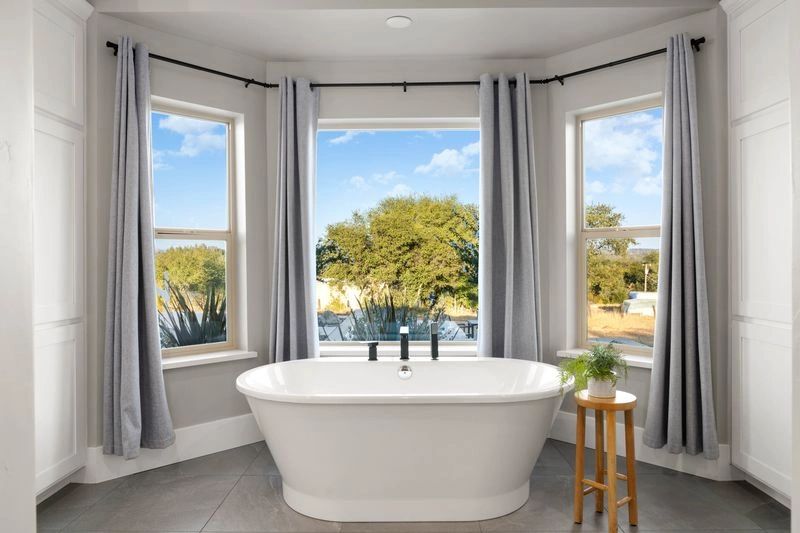 holly bathtub.jpeg