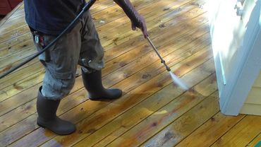 Southern Home Handyman using a pressure-washer and detergent to clean dirty wood to make it look new