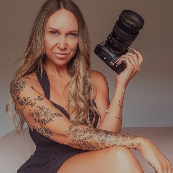 Ali Jane, Hunter Valley photographer, holding her camera.