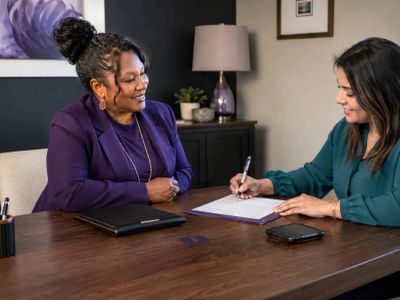 Notary witnessing a client’s signature.
