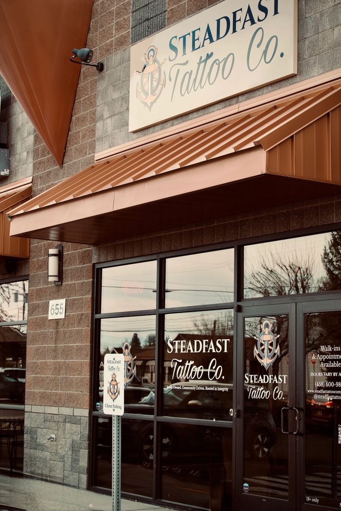 Steadfast Tattoo Co. Redmond, Oregon storefront.