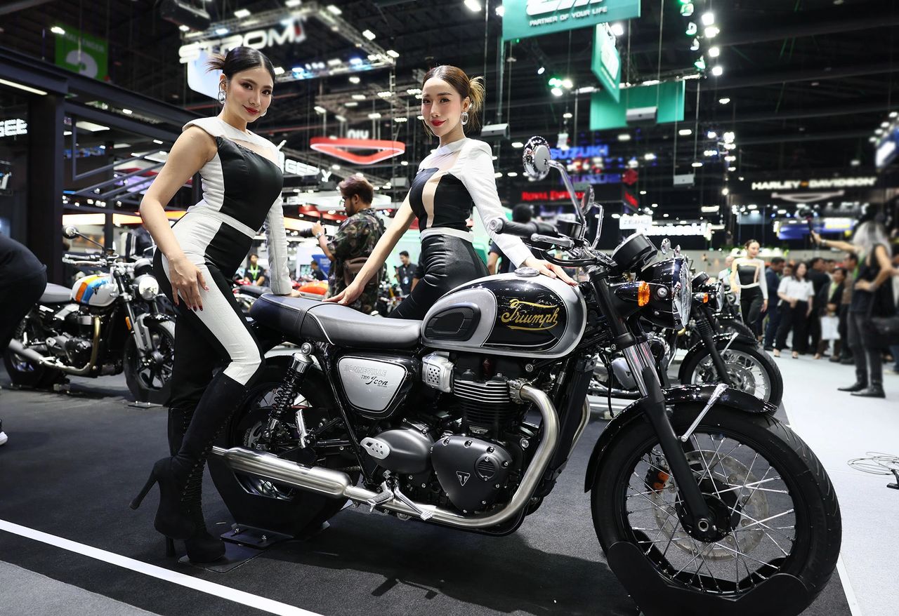 https://img1.wsimg.com/isteam/ip/e446863c-0f35-437c-afdb-b12ba8cf7544/Bonneville%20T100%20Icon%20Edition.JPG/:/cr=t:0%25,l:0%25,w:100%25,h:100%25/rs=w:1280