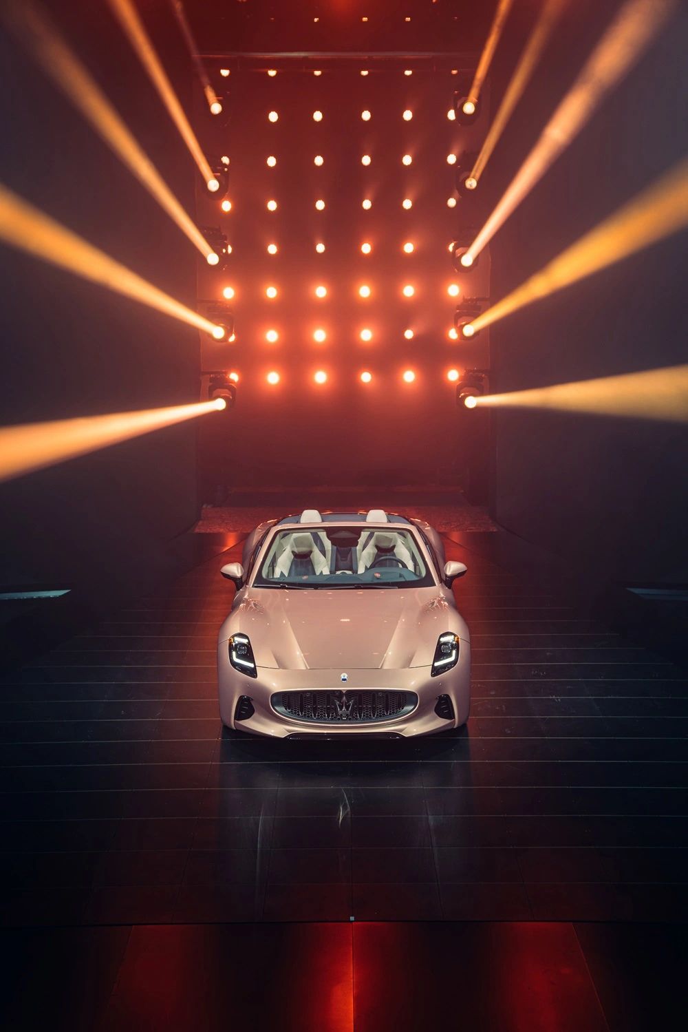 https://img1.wsimg.com/isteam/ip/e446863c-0f35-437c-afdb-b12ba8cf7544/Maserati%20GranCabrio%20Folgore%20(2).jpg/:/rs=w:1280