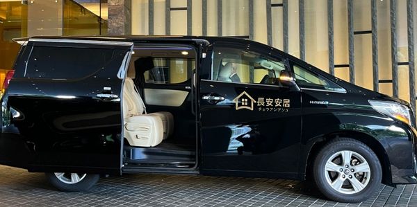 "长安安居专车服务，为您提供无忧的接送服务，确保您的每一步都顺利。无论是接机、看房还是行政事务，我们都会为您提供最舒适、方便的出行体验。"