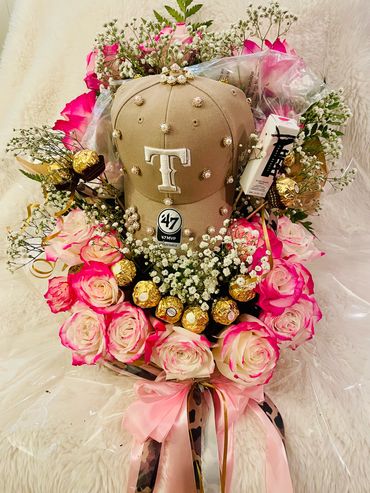 $200
Customized fresh roses, custom ball cap, chocolates and lip gloss to Unveil in a loving  sporty
