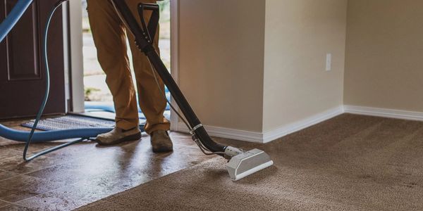 man carpet cleaning residential carpet