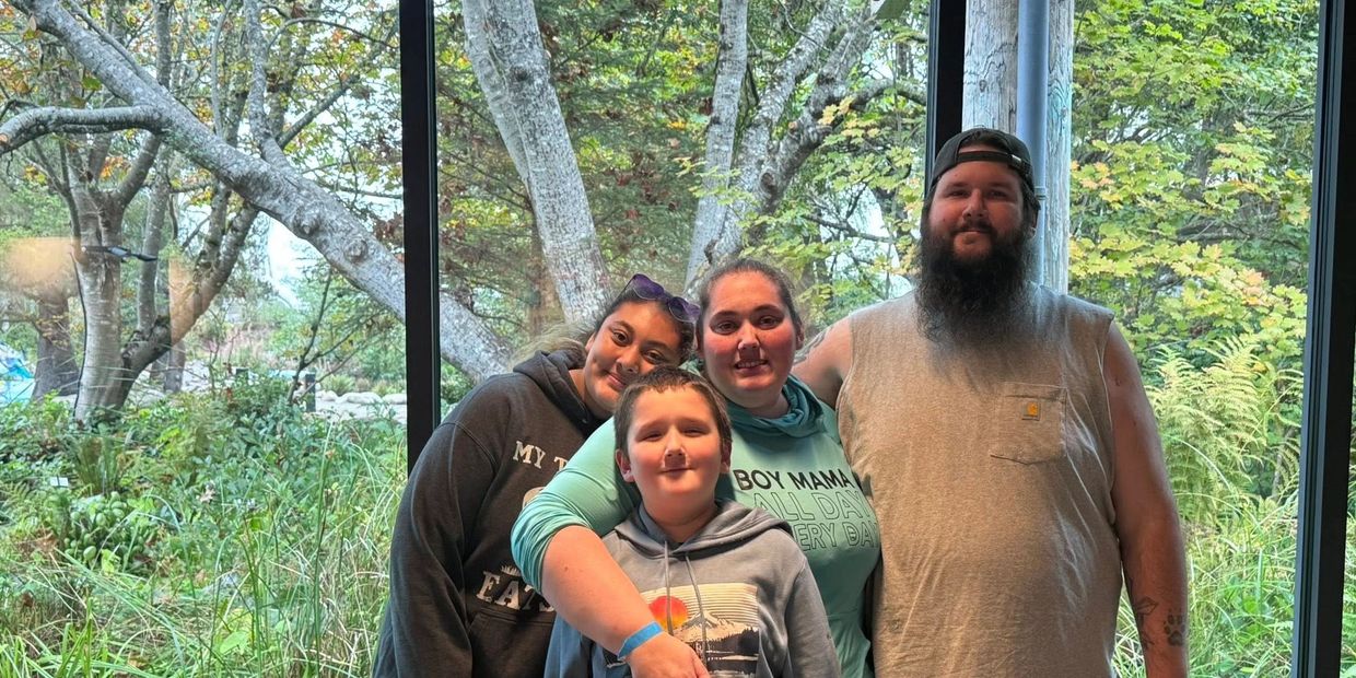Aubrie, Landon, Stephanie and Michael all enjoying a family day at the Oregon Coast Aquarium in Newp
