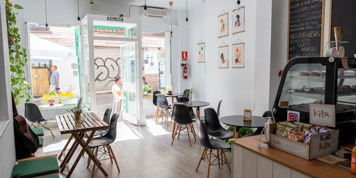 Image of a Vegan Cafe in Mlaga. From the inside.