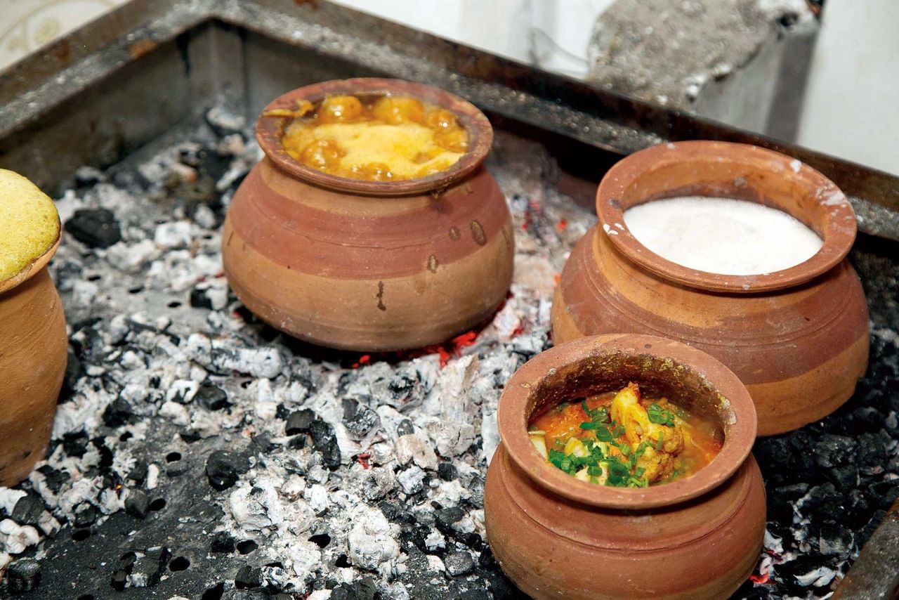 This Korean clay pot makes DELICIOUS BUBBLING Sounds: Korean