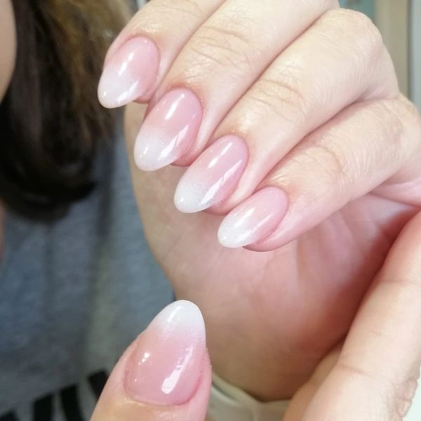 Ombré gel nails in Amman