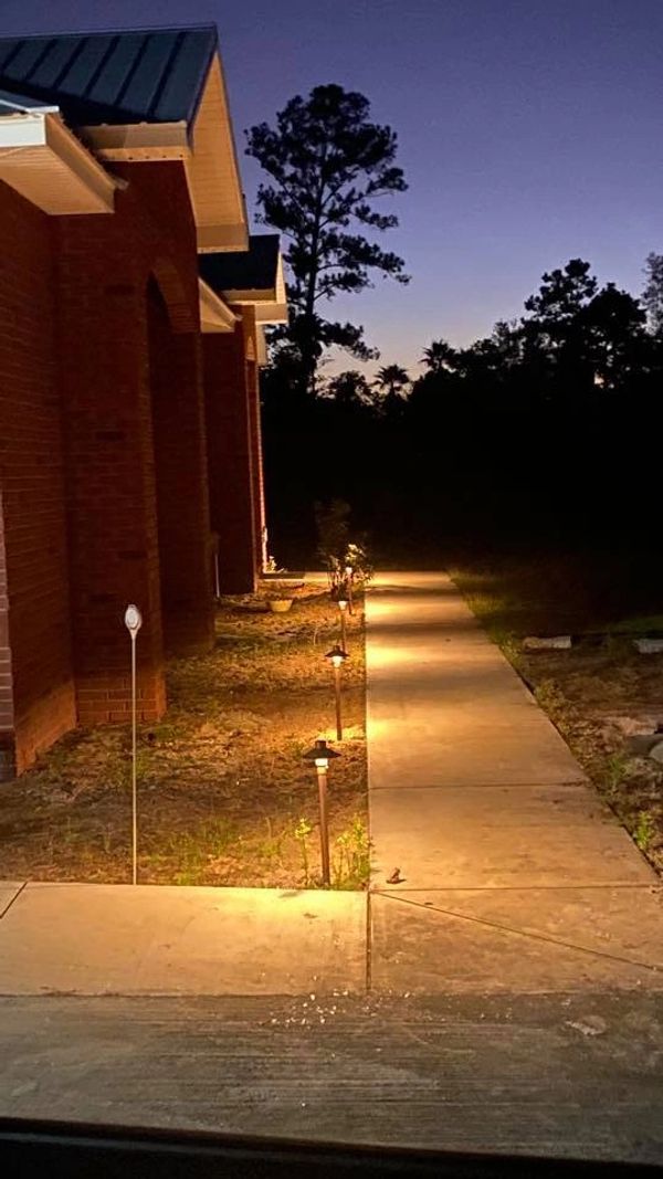 5 landscape lights fully illuminate a sidewalk