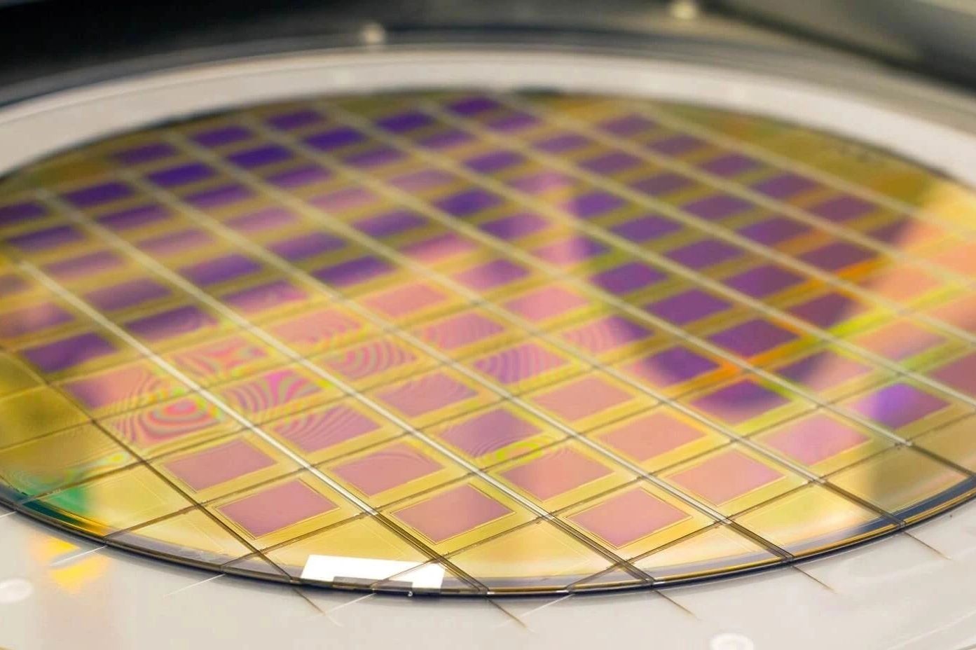 Silicon wafer with nanostructured sensor chips for advanced gas and chemical sensing using nanotechn