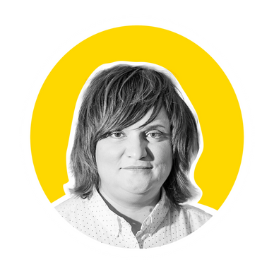 Picture of Alex Papasimakopoulou with White Illustrated Outline on Yellow Background

