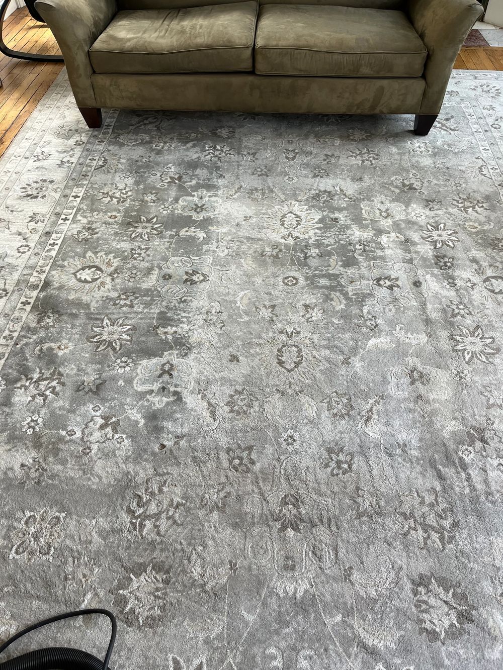 Tapis à motifs gris — après nettoyage