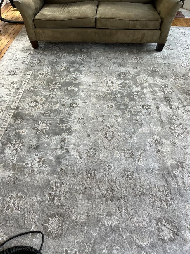 Tapis à motifs gris après nettoyage