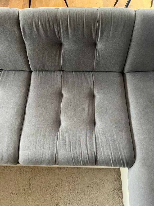 Canapé en tissu : les assises après nettoyage