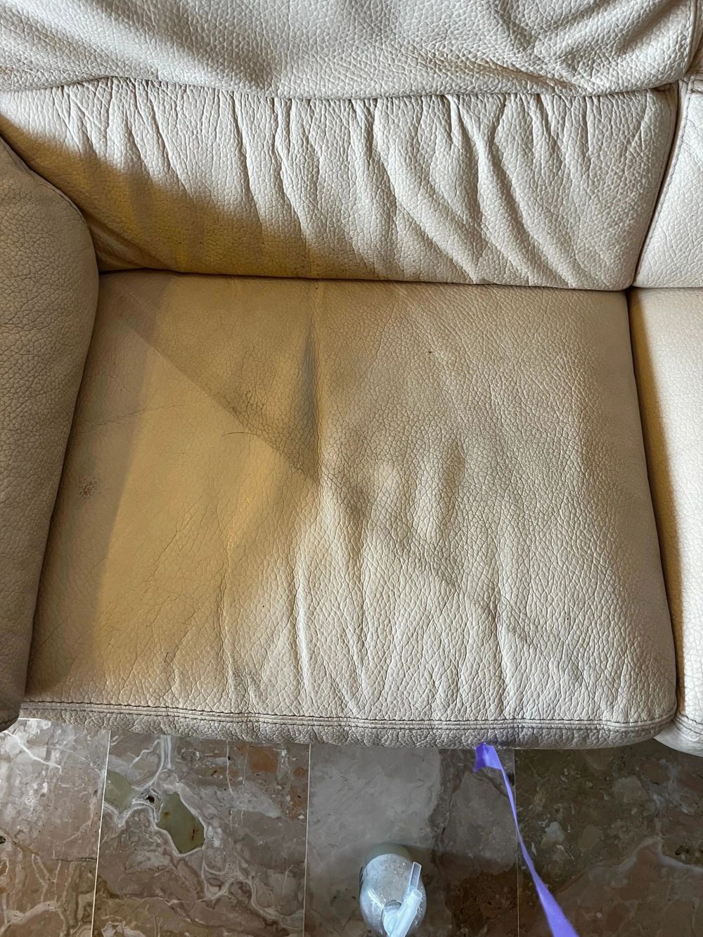 Assise en cuir clair après nettoyage