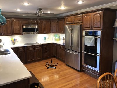 before pic of kitchen cabinets before refinishing