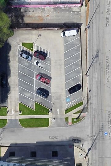 THE HOUSTON DISTRICT PARKING 