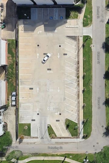 THE HOUSTON DISTRICT PARKING 