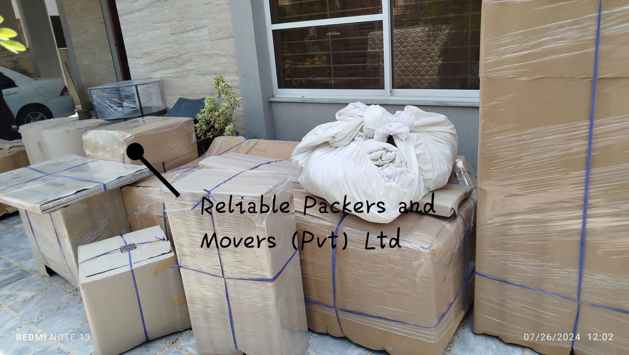 Reliable packers and movers packed some houshold