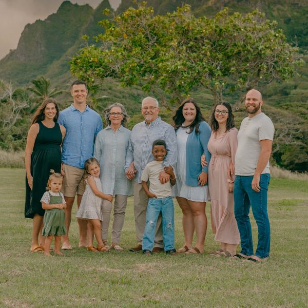 Carol poses with her husband, children and grandchildren in Hawaii