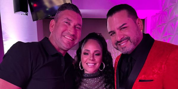 Singers Soavé and Melissa Bonilla come down and visit for an amazing night of live music!