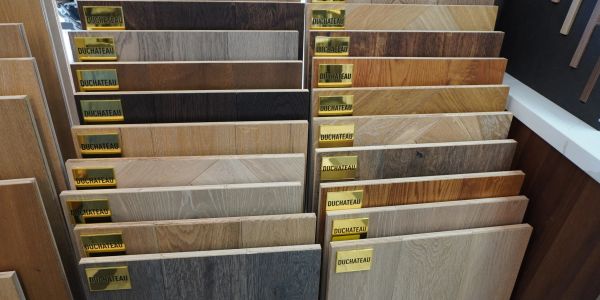 Various wood laminate flooring samples on display.