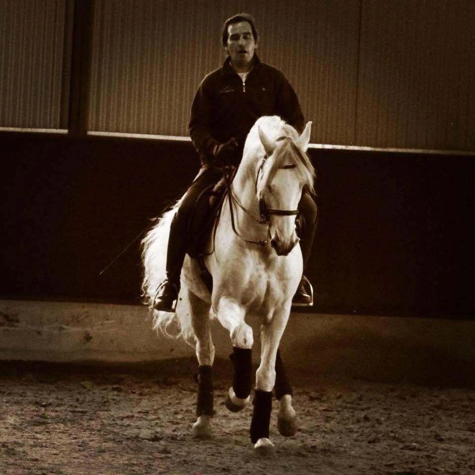 Bailos Interagro and Mauricio Delucchi in the piaffe