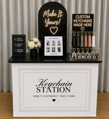 Customizable keychain station with photo options and illuminated signs.