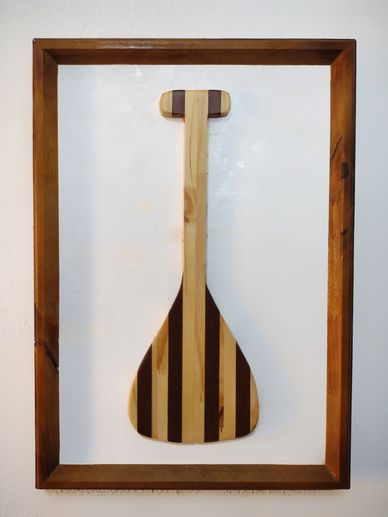 Quadro artesanal feito com madeira de Pinus e Maçaranduba.