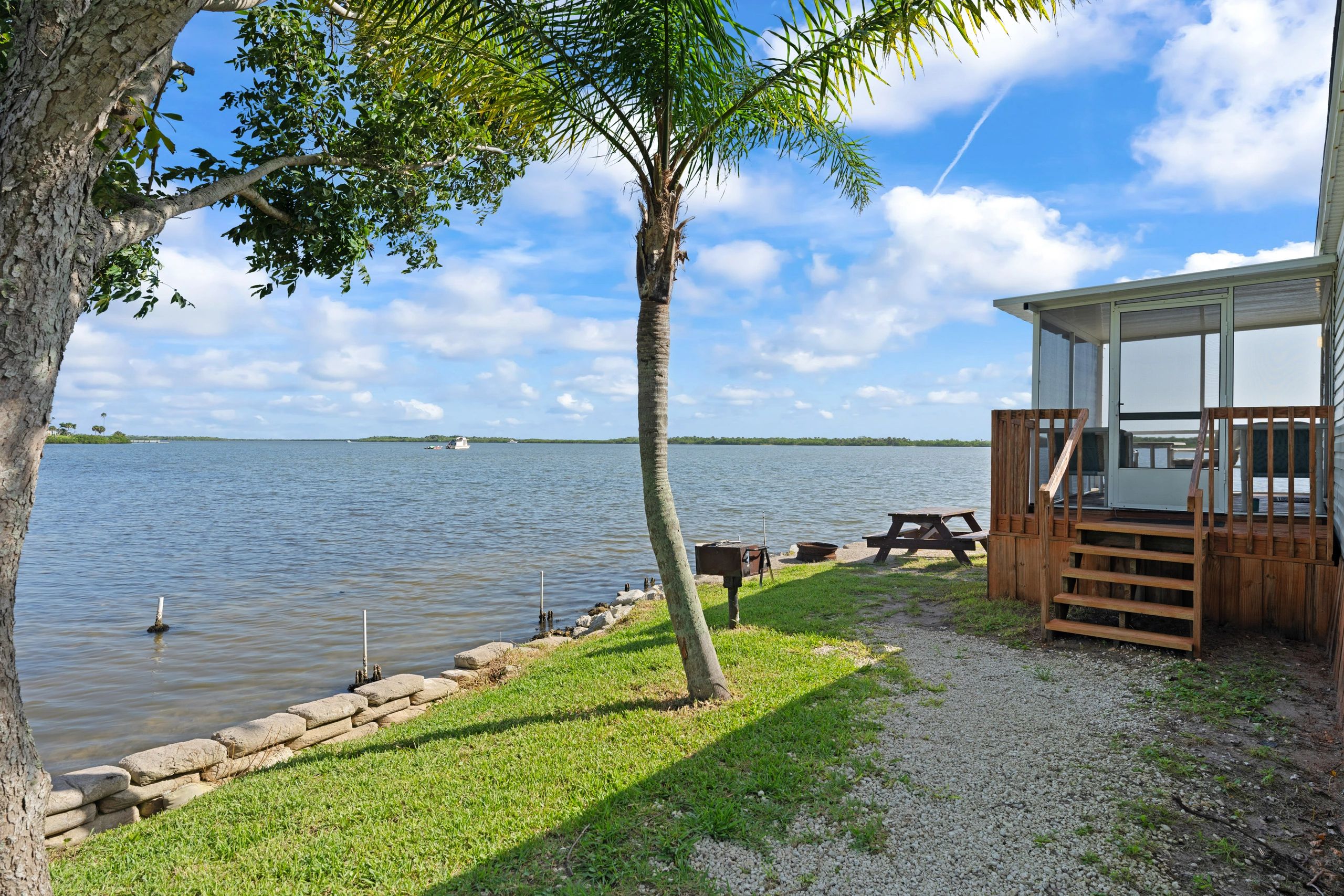 Red Fish cabin screened porch with veiws of Mosquito Lagoon & Intracoastal waterway