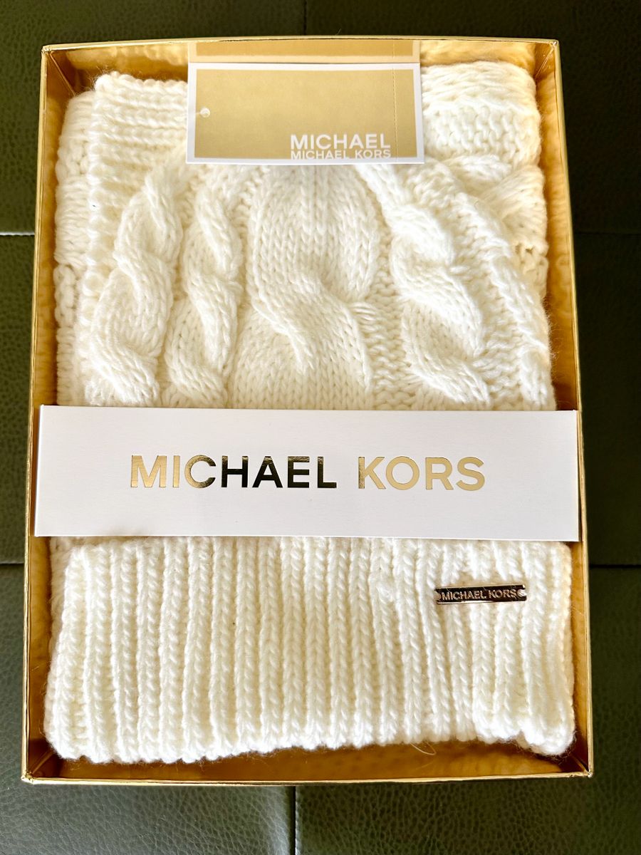 Michael Kors Scarf and Hat Gift Set - Fall 2022 Cream; Style # 539504C 151