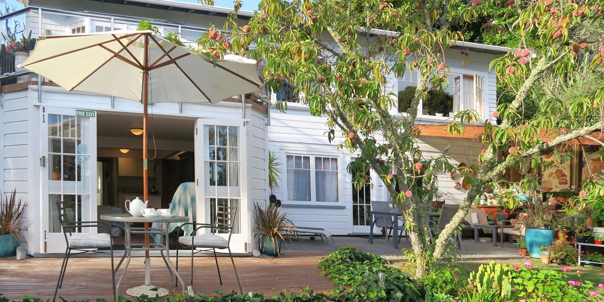 Boutique B&B Bed and Breakfast in Nelson City Centre, New Zealand. Private garden & deck.