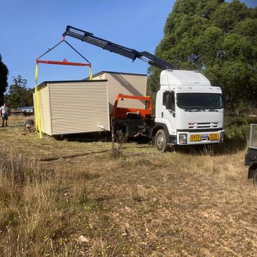 Craning of a shed onto tow truck