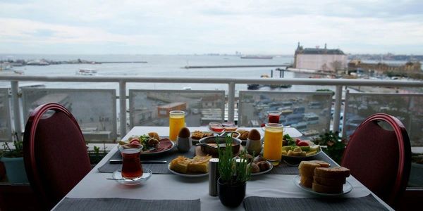 #kadikoykahvalti #kadikoyotelleri #kadikoyotelleri 
Kadıköy Rıhtım Otel Teras Açık büfe kahvaltı  