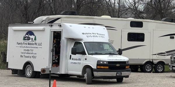 RV battery replacement and electrical system repair by mobile RV technician in Des Moines Iowa