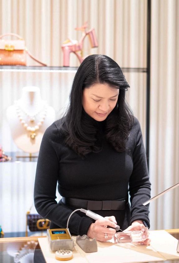 Las Vegas Calligrapher|Engraver|Hot Foiling|Painting for Live and Corporate Events and Conventions