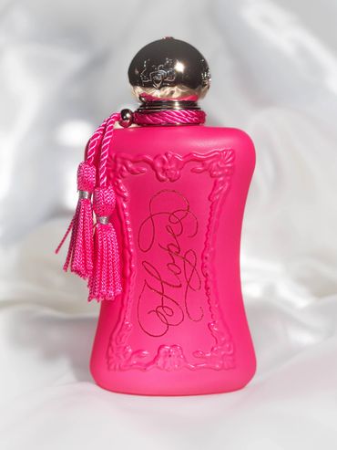 Grace Chen Las Vegas Calligrapher Engraver and Bottle Painter Luxury Brand Activations & Live Events