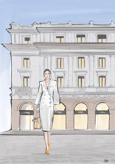 Donna elegante con abito bianco davanti a un negozio Fendi.