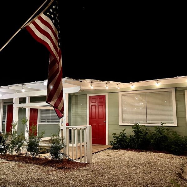 Florida motel with american flag.