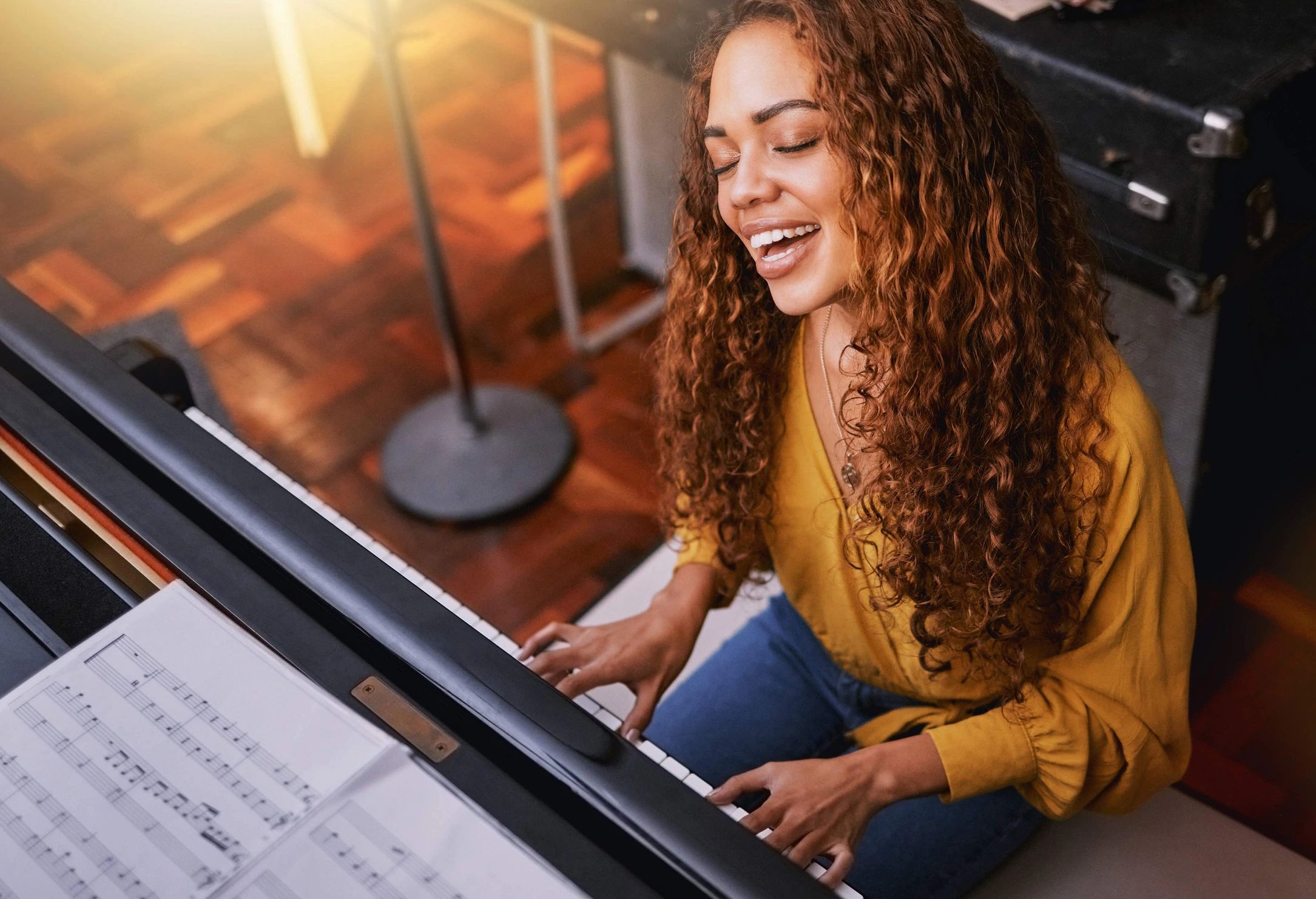 African American woman sings and plays piano at private music lessons in St Louis