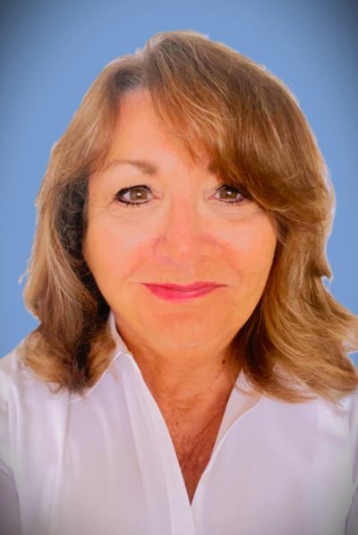 my headshot with blue background