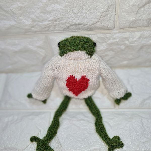 Knitted hear sweater for knitted frog